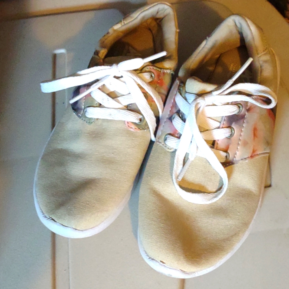 Athletech sneakers Tan w/floral